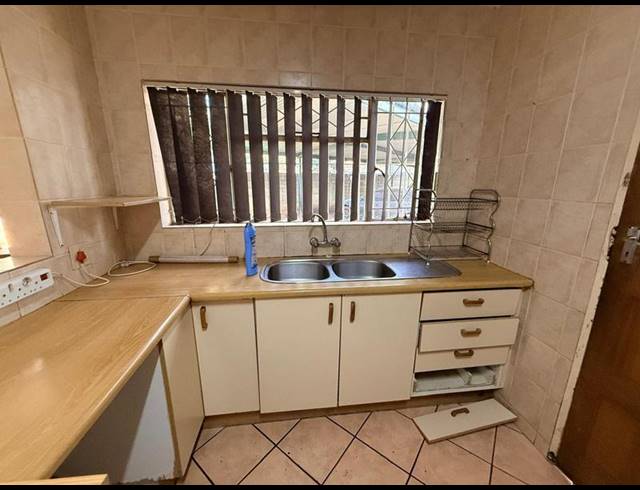 3 BEDROOM HOUSE FOR SALE IN BIRCHLEIGH NORTH